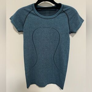 Lululemon swiftly tech short sleeve. Green. Size 6